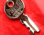Original SINGER SIMANCO Key for Featherweight 221 222k 221k Sewing Machine Case