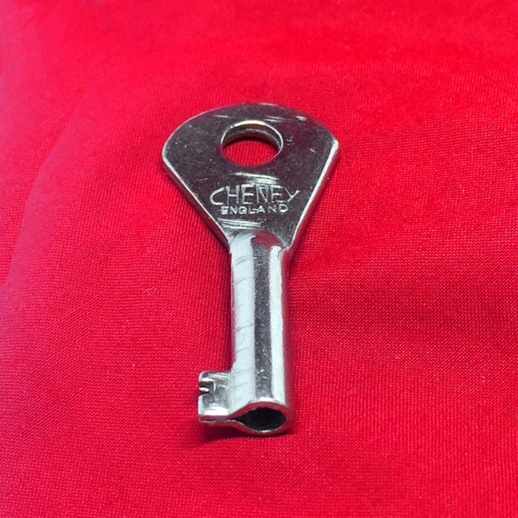 Vintage SINGER SIMANCO Key Sewing Machine Case Buckle Lock 99 99k