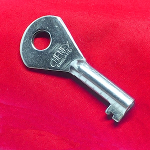 Vintage SINGER SIMANCO Key Sewing Machine Case Buckle Lock 99 99k 201 201k