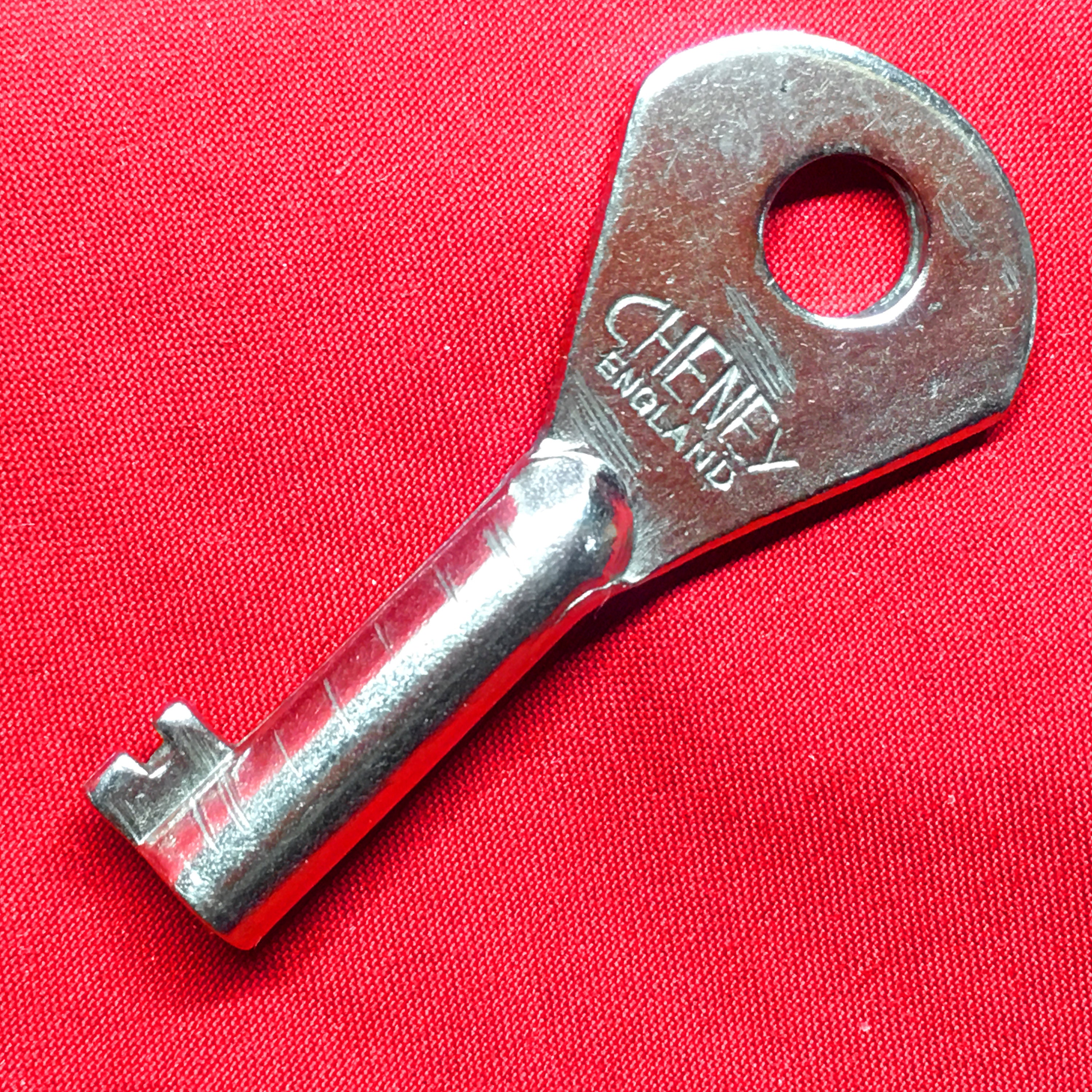 Vintage SINGER SIMANCO Key Sewing Machine Case Buckle Lock 99 99k 201 ...