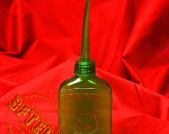 Vintage SINGER Sewing Machine Thumb Oiler Green Plastic Oil Can Promotional Display Container Prop