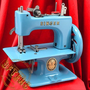 Máquina de coser de juguete SINGER SEWHANDY 20 Blue Child Blackside 20-10 restaurada y reparada por 3FTERS