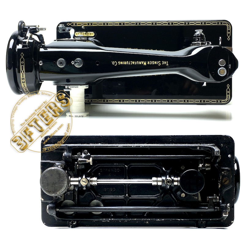 Puede incluir: M&aacute;quina de coser Singer Manufacturing Co. negra vintage con detalles dorados. La m&aacute;quina presenta un dise&ntilde;o elegante y curvado y una bobina de hilo blanco. Tambi&eacute;n se ve la parte inferior de la m&aacute;quina, mostrando sus intrincados componentes mec&aacute;nicos.