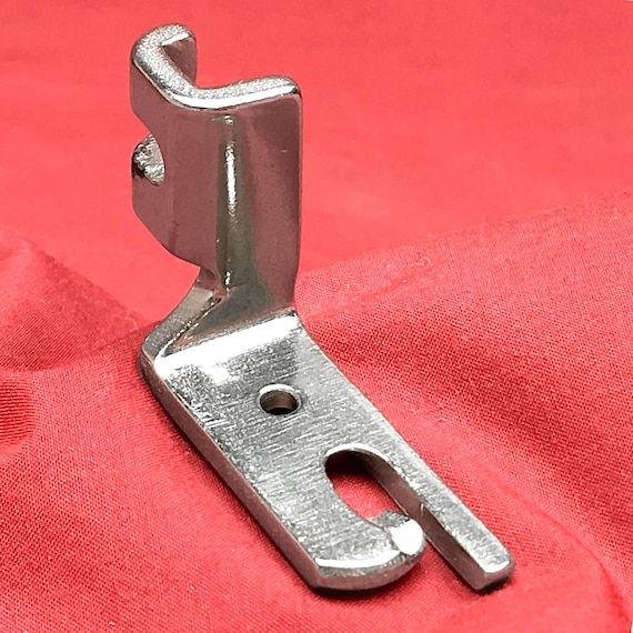 Vintage Singer Adjustable Zipper Foot #161166 Made in Great Britian for  Slant Shank Singer Machines 301,401,403,500,600,700 and Many More