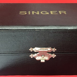 Deluxe SINGER Attachments German Set Box for 201 & 15 Accessories Complete