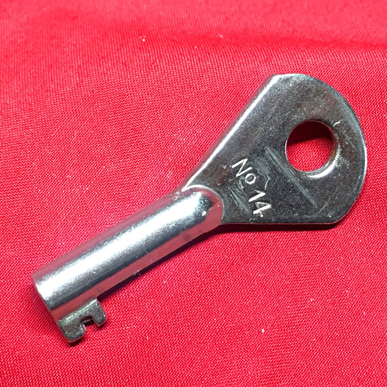 Sewing Machine Key for CHENEY Buckle Locks SINGER 99K 201K Original Case Key