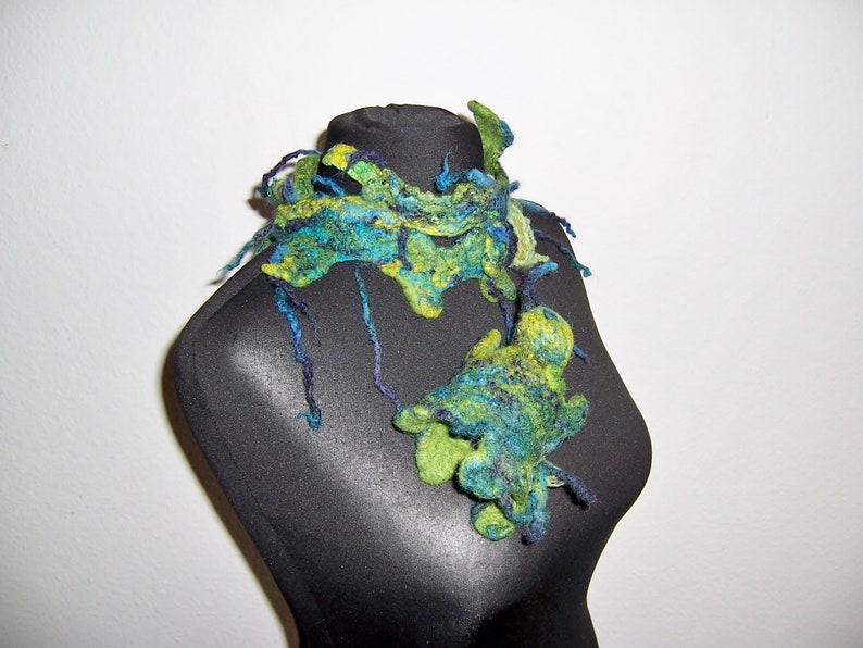 Felt collar, necklace Stitchtit in Serpentine image 3