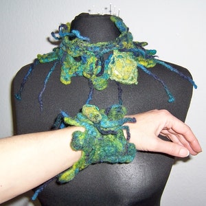 Felt collar, necklace Stitchtit in Serpentine image 1