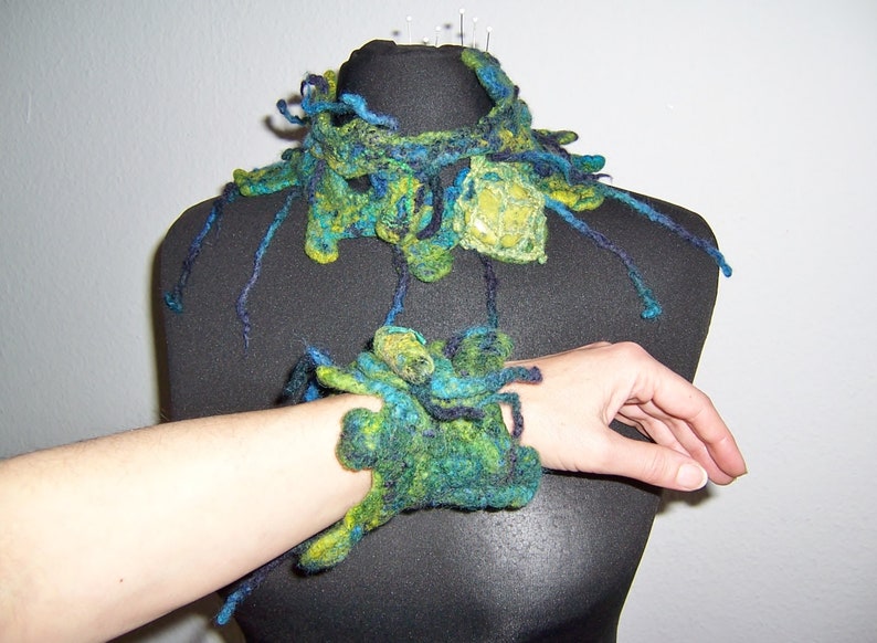 Felt collar, necklace Stitchtit in Serpentine image 1