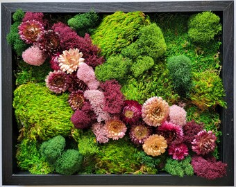 Moss Wall Art Garden with Dried Flowers and a Variety of Preserved Mosses