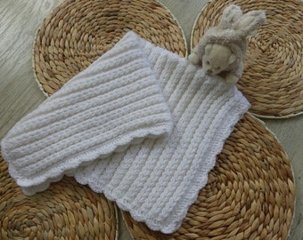 Handmade knitted baby blanket | Artisanal Creation | Birth gift blanket | White cover