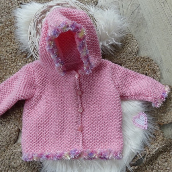 Paletot enfant à capuche tricot fait main avec fourrure synthétique de 6 à  12 mois | Veste capuche pour petite fille | Création Artisanale