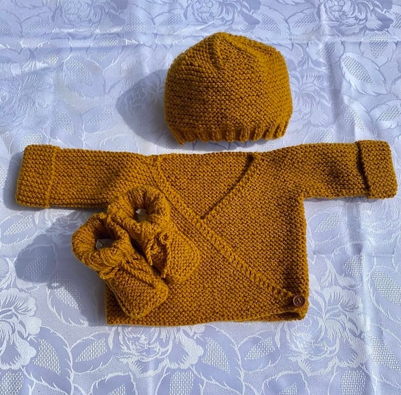 3-piece set of handmade bra, slippers and hat | Birth gift | Baby layette  from birth to 3 months | Hand knitted