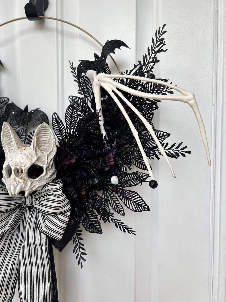 Spooky Bat Wing Wreath - Etsy