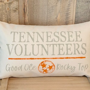 Cojines estilo granja - Cojín o funda de cojín con el diseño "Good Ole Rocky Top" de los Tennessee Volunteers