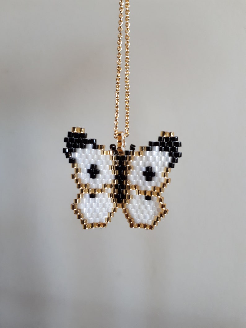 Fun jewelry Delicate chain pendant necklace Cute necklace for girlfriend Butterfly charm necklace for girls Minimalist beaded jewelry