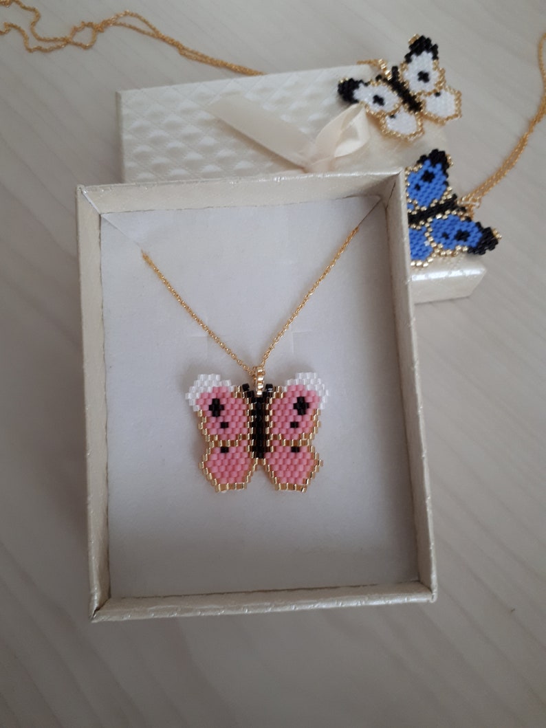 Fun jewelry Delicate chain pendant necklace Cute necklace for girlfriend Butterfly charm necklace for girls Minimalist beaded jewelry
