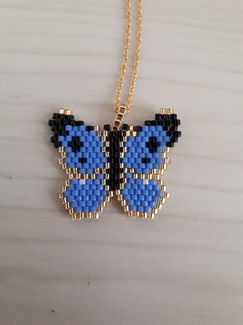 Fun jewelry Delicate chain pendant necklace Cute necklace for girlfriend Butterfly charm necklace for girls Minimalist beaded jewelry
