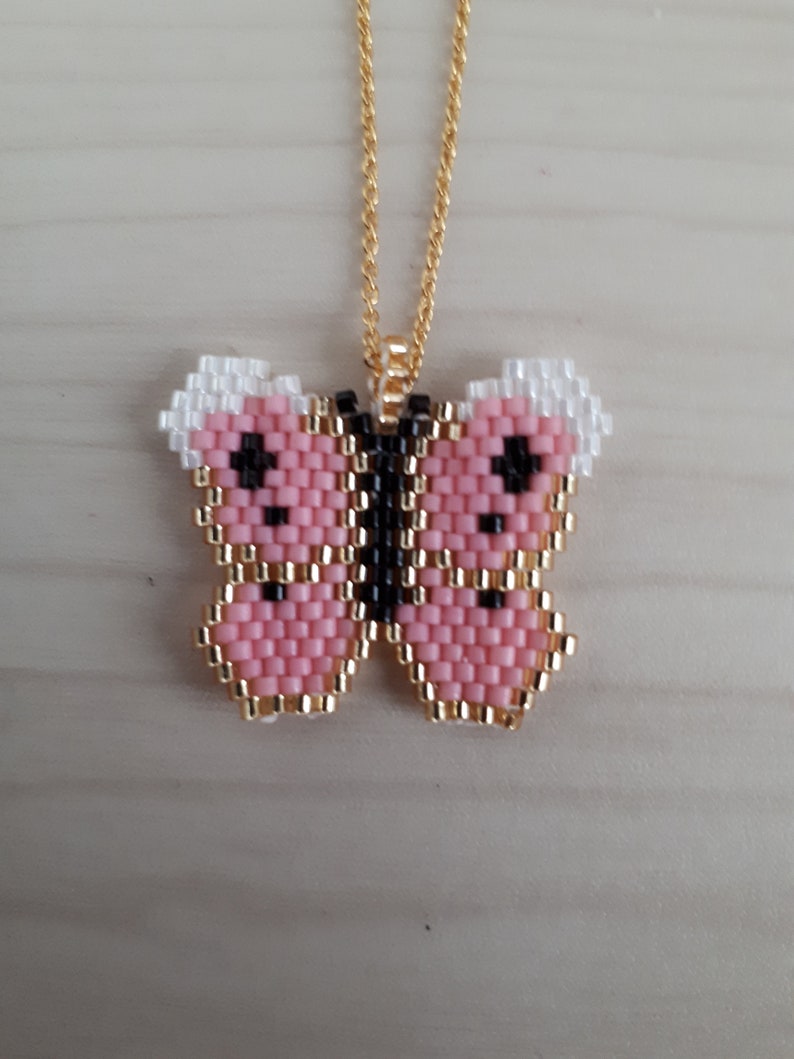 Fun jewelry Delicate chain pendant necklace Cute necklace for girlfriend Butterfly charm necklace for girls Minimalist beaded jewelry