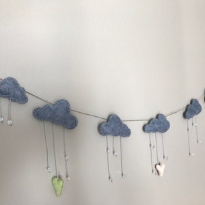 Décoration de chambre d&#39;enfant.  Guirlande de pépinière. Décoration de chambre d&#39;enfant. Guirlande en feutre de laine. Guirlande de nuages. Décoration de chambre d&#39;enfant faite main. Guirlande de laine.