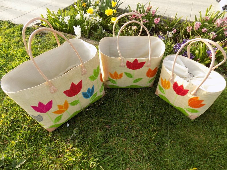 Straw racing basket tote bagmarket basket in Tulip flower straw