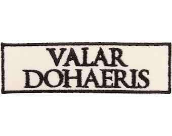 Toppa Valar Dohaeris – Prodotto negli Stati Uniti – Toppa ricamata da 4" x 1,25" per jeans – Toppa All Men Must Serve – Toppa per giacca – Toppa per zaino