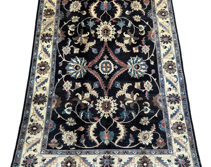 Hand knotted Classic Peshawar Wool rug - Natural Bedroom rug