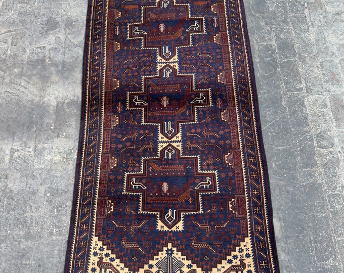 70% off 4'0 x 8'3 Vintage Pictorial hand knotted Wool Rug - decorative rug for bedroom