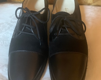 Salvatore Ferragamo Boutique - Chaussures richelieu noires extra légères, Chaussures à lacets Ferragamo noires