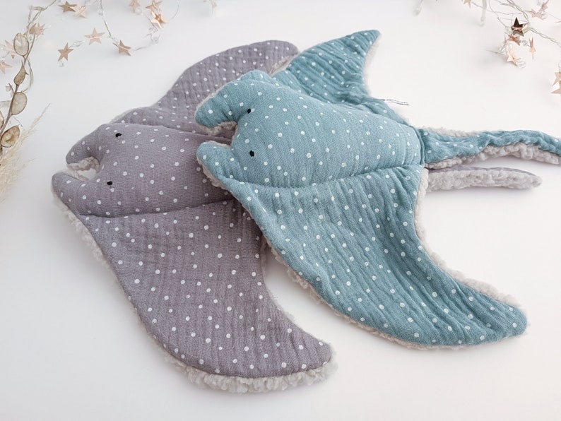 MANTA RAY Baby Comforter, STINGRAY Animal Lovey, Double Gauze Cotton Ocean Toy, Cuddle Soft Sea Animal, Blue Doudou Stingray, New Baby Gift image 2