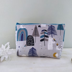 Kinder Kulturtasche Eisbär, Wasserdichte Reißverschlusstasche, Winterwald Kulturtasche, Grau, Kinder Reißverschluss Tasche, Reisegeschenk, Kinder Weihnachtsgeschenk