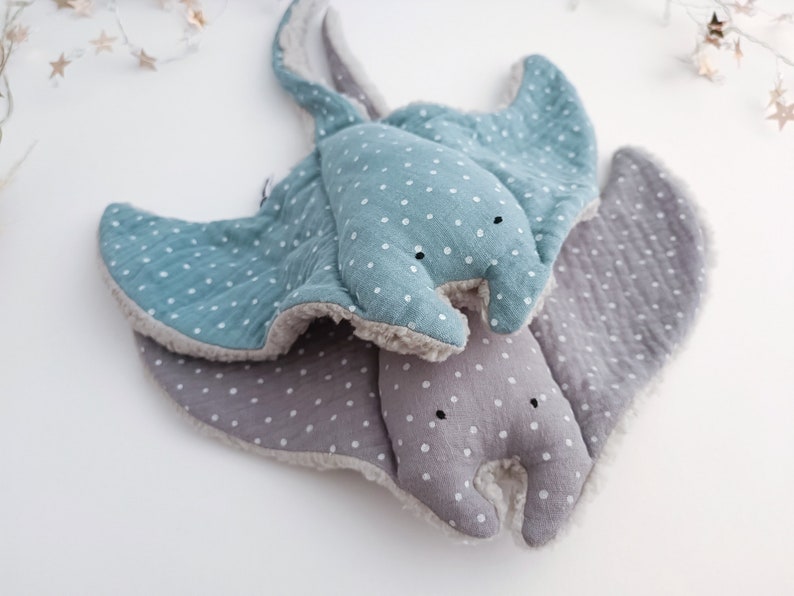 MANTA RAY Baby Comforter, STINGRAY Animal Lovey, Double Gauze Cotton Ocean Toy, Cuddle Soft Sea Animal, Blue Doudou Stingray, New Baby Gift image 3