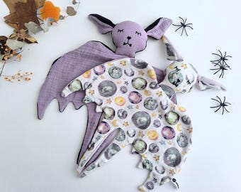 Handgemaakte vleermuis-babydekbed, Halloween Lovey, zachte veiligheidsdeken, kraamcadeau