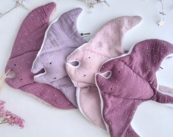 Personalisierte Babydecke mit Mantarochen-Motiv, rosa-lila Stachelrochen, doppellagiger Baumwollstoff, Ozean-Kinderzimmer