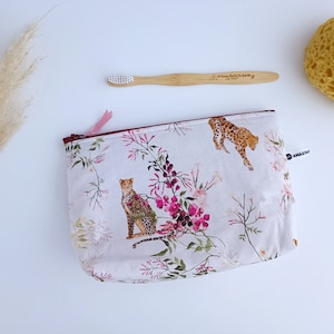 Cheetah Toiletry Bag for Girls, Waterproof Wash Bag, Kids Zipper Bag, Medium Sized Make-up Pouch, Travel Gift, Teenager Cosmetics Bag