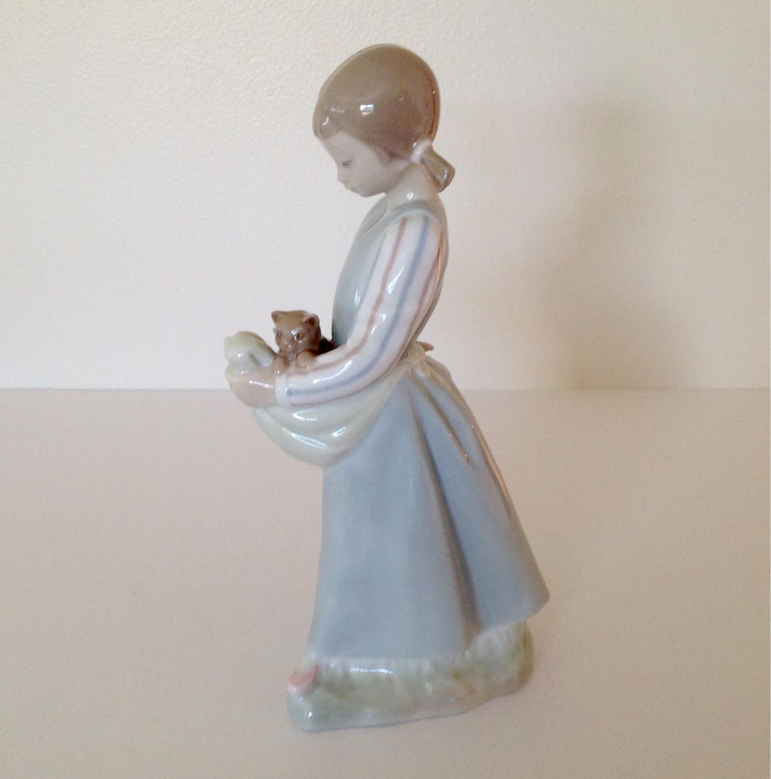 Collectible Lladro girl With Cats Figurine Made - Etsy Denmark