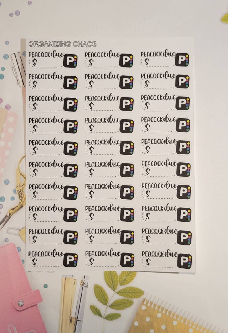 Może przedstawiać: Arkusz 30 kolorowych naklejek z tekstem "PEACOCK due" i czarnym kwadratem z literą "P" w środku. Naklejki są przeznaczone do organizacji i planowania.