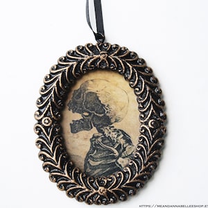 Screaming Skull Ornament | Gothic Christmas / Halloween | Hexmas Curiosity | Skeleton | Goth Xmas Decoration | Creepy Holiday Decor | Gift