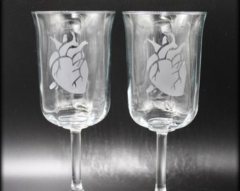 Pair of Anatomical Heart Etched Wine Glasses | Gothic Valentine Gift | Goth Glassware Set | Human Anatomy | Anti Valentine's Day Bar Ware