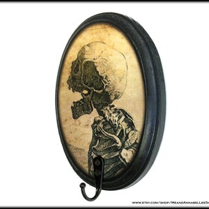 Skeleton Wall Hook | Black Wooden Screaming Skull Hanger | Goth Home Decor | Gothic Key Hook | Macabre | Halloween | Dark Art | Skull Decor