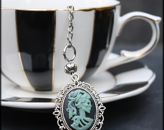 Bola de té con diseño de camafeo victoriano de esqueleto de dama / Infusor de té con calavera / Halloween gótico steampunk / Accesorio para té / Té de hojas sueltas / Porción individual