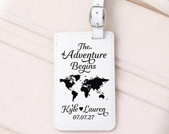 Bagagelabel The Adventure Begins: huwelijkscadeau voor stel, gepersonaliseerd verlovingsreiscadeau