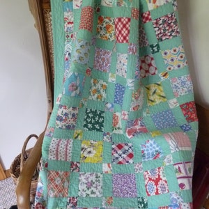 Vintage Feedsack Kit!  Green background with 48 (most different) 6" vintage feedsack squares! Pattern included.