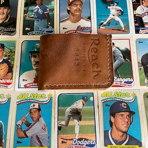 Cartera plegable de béisbol tradicional - Yogi Berra Vintage Reach Glove