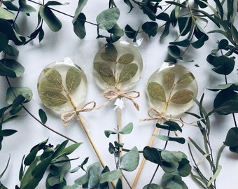 10 bohemian wedding favors, rustic favor, greenery gift, edible flower lollipops, foodie gift,  green wedding favor, jute bow, crystal favor