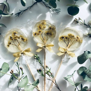 Juego de 10 piruletas de flores de arce doradas, caramelo duro comestible para recuerdo de boda, golosina gourmet rústica, piruletas de azúcar hechas a mano, caramelo dorado de lujo
