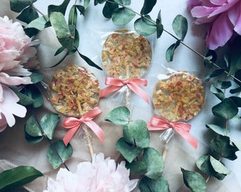 Set of 10 wedding favors, natural rhubarb, blush old pink edible flower lollipops, girl pink birthday party favor, unique sucker, beige