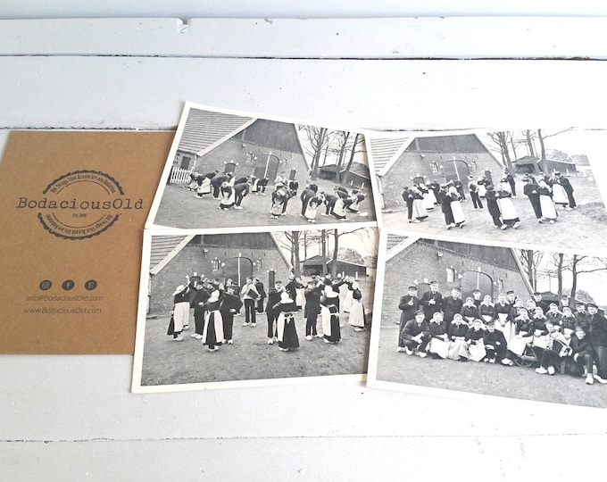 Old post cards 'The Dutch Folklore dance' * vintage postcard * Dutch history * Folklore