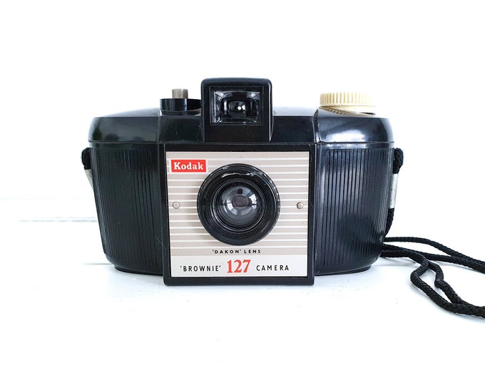 Vintage old bakelite photo camera Kodak Brownie 127 • old Kodak camera 1959 • old display camera • decorative home accent • vintage props