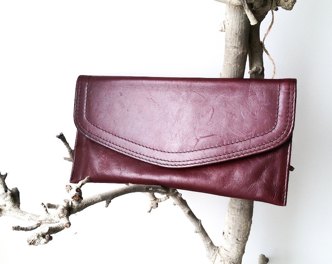 Vintage burgundy leather clutch * vintage pouch * little leather bag * vintage envelope bag * vintage accessories